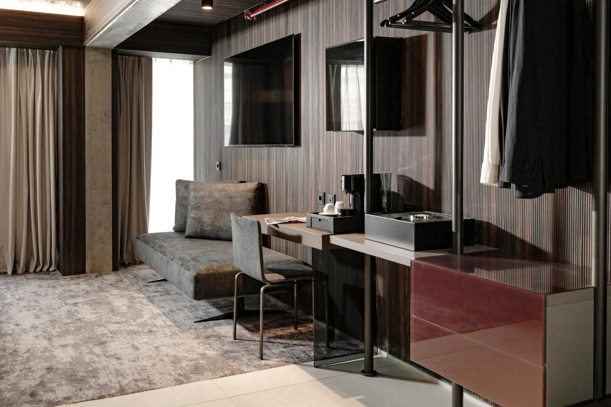 Fitch 4*