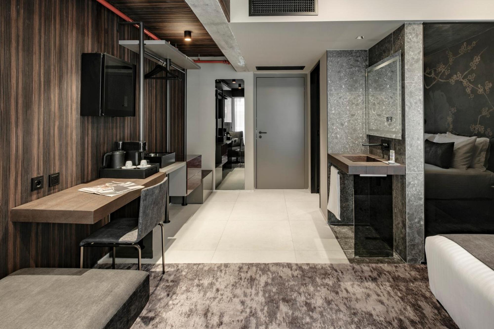 Fitch 4*